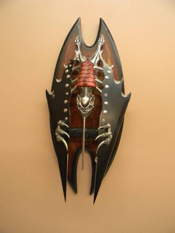 lot 33 image: AWESOME LEGIT FANTASY MASTER CRITICAL MASS HAND KNIFE & MOUNT - SHARP - VERY COOL HAND COVER - SEE PICTURES