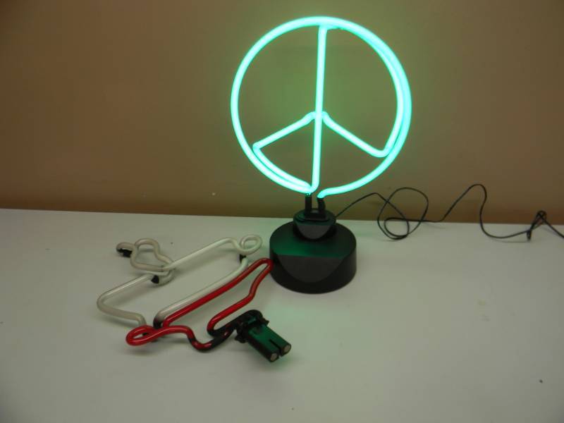 lot 35 image: VINTAGE NEON LIGHTS - PEACE SIGN WITH STEAMING COFFEE CUP THEY CAN BE SWITCHED OUT - BOTH WORK - APPROX 16 BY 11 - SEE PICTURES