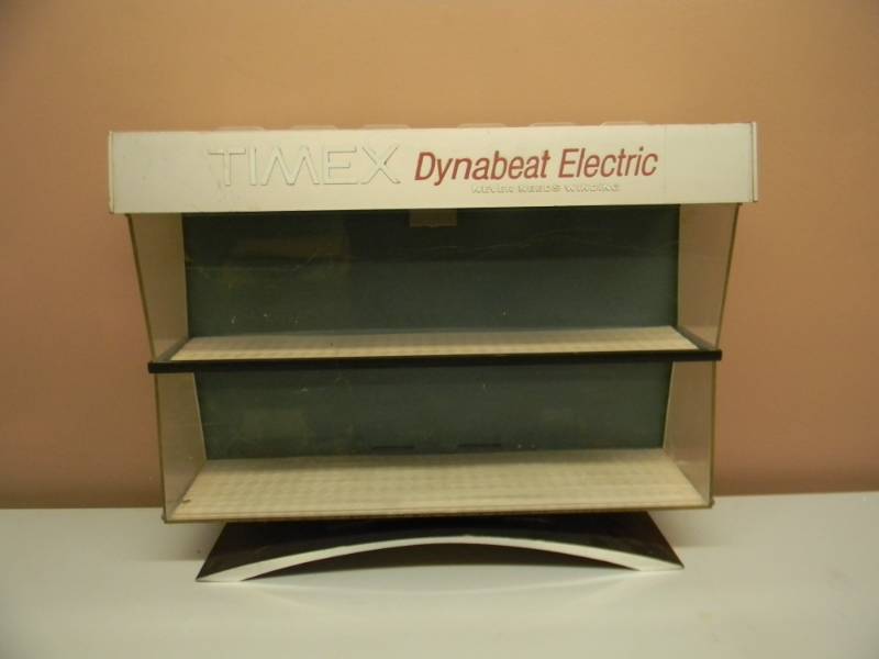 lot 41 image: VINTAGE TIMEX DYNABEAT ELECTRIC WATCH DISPLAY CASE - RARE VERY COOL VINTAGE DISPLAY CASE - APPROX 21 BY 17 - SEE PICTURES