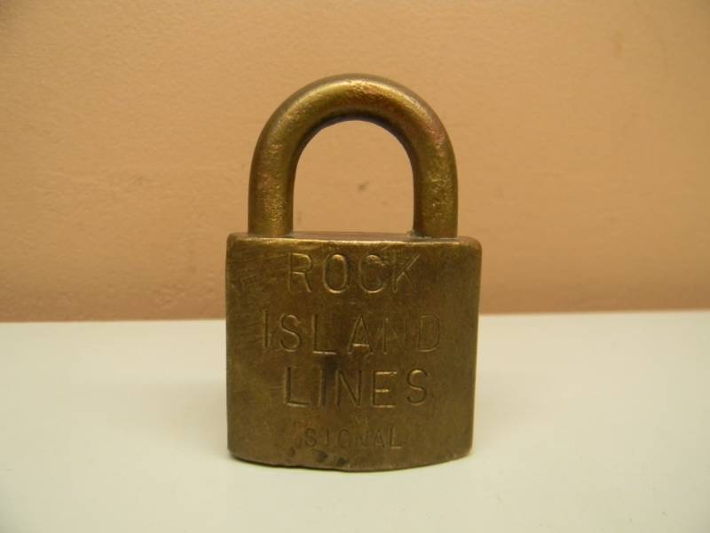 lot 44 image: ANTIQUE  VINTAGE ROCK ISLAND LINES SIGNAL RAILROAD LOCK - VERY COOL - SEE PICTURES