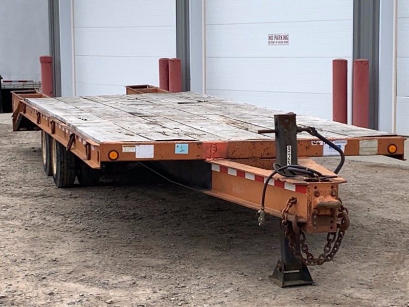2000 Trail Tandem-Axle Heavy Duty Equipment Trailer