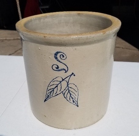 lot 1 image: 2 gallon Birch Leaf Red Wing Crock
