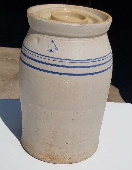 lot 2 image: 4 gallon Butter Churn with cover