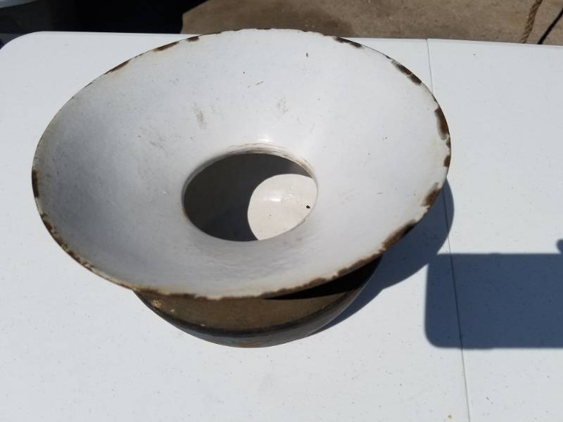 lot 11 image: Cast Iron Spittoon