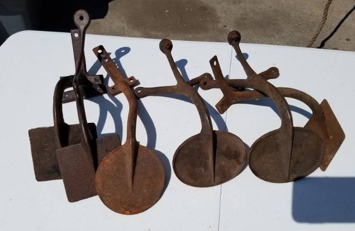 lot 14 image: Mix lot of vintage Buggy or Wagon Steps