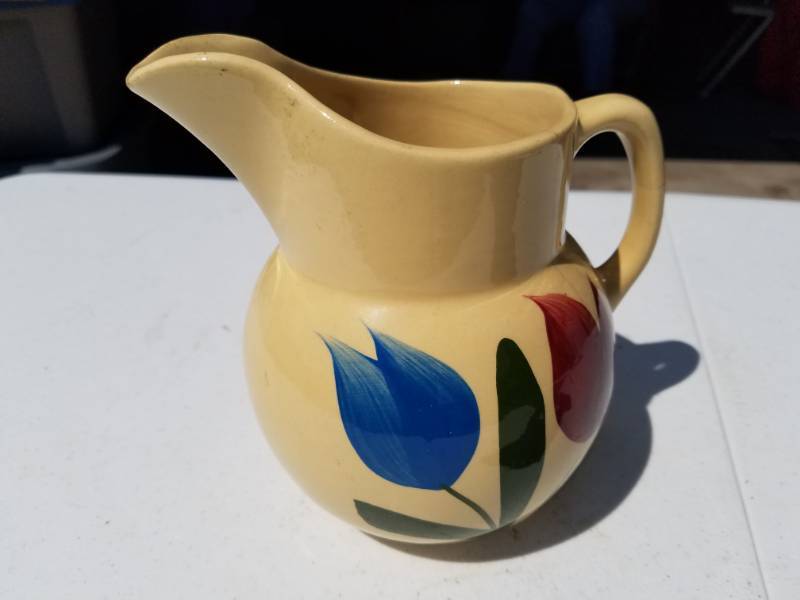 lot 21 image: Vintage Watt Ware Pitcher #16
