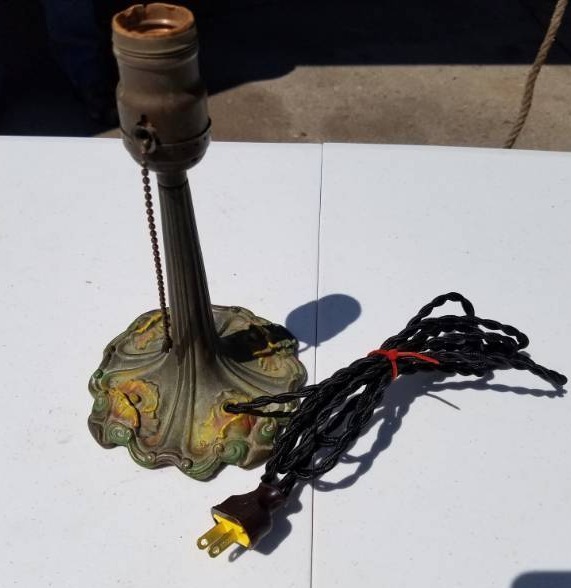 lot 29 image: Aladdin Table Lamp