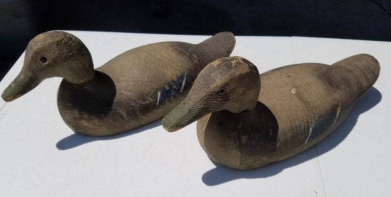 lot 47 image: Victors Hallow Bottom Duck Decoys