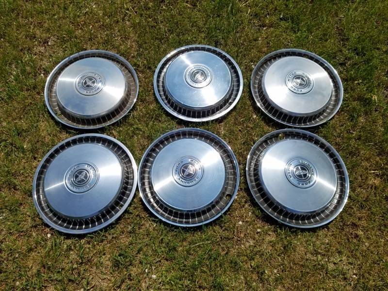 lot 54 image: 1984 Ford 12 ton vehicle hub caps 6 total