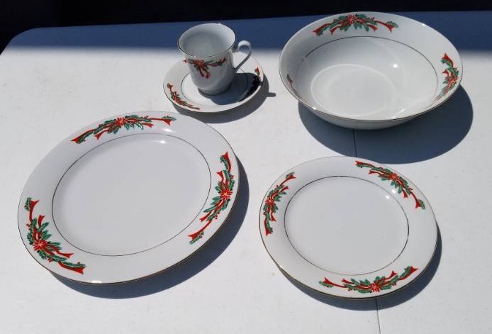 lot 56 image: Tienshan Fine China 51 pieces in total