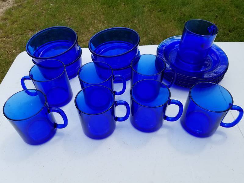 lot 68 image: Blue Cobalt Lunch Set