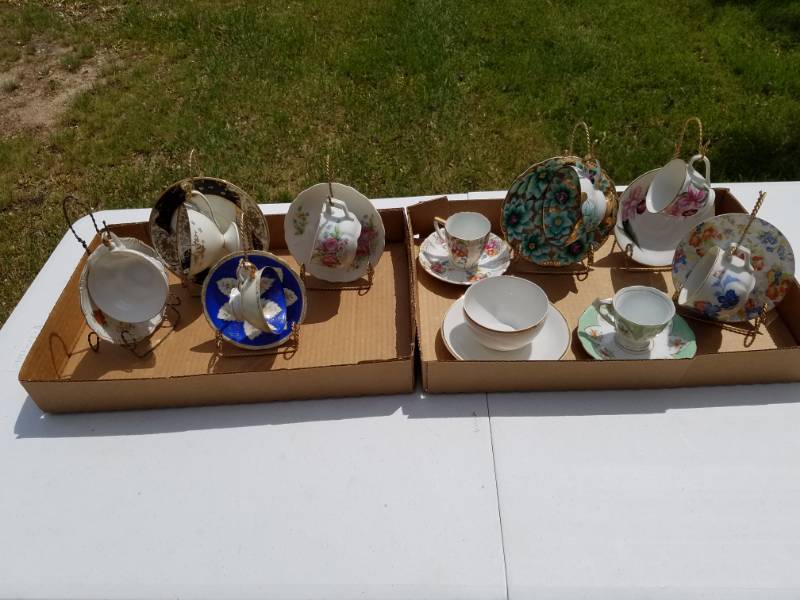 lot 70 image: Occupied Japan tea & Saucer and holder set of 10