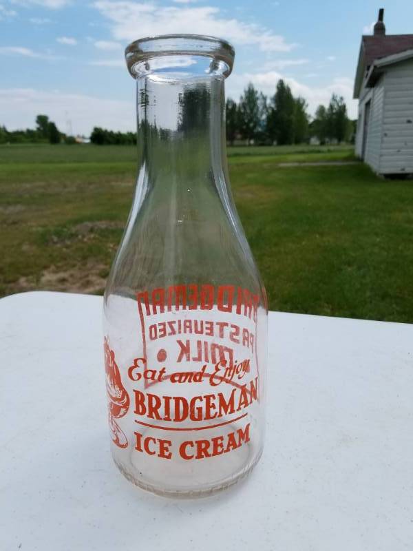 lot 71 image: Bridgeman Ice Cream Glass Milk Jar