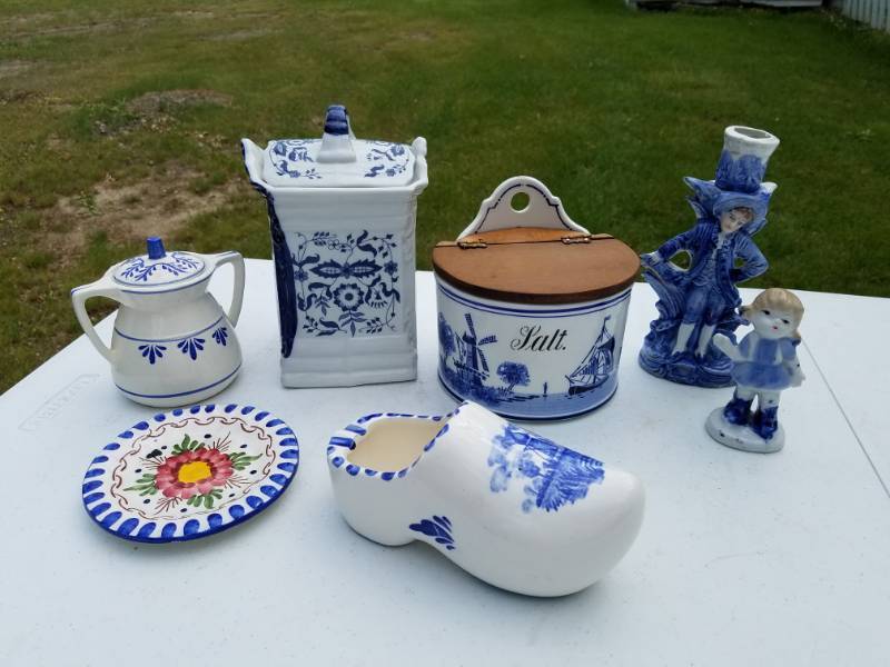 lot 75 image: Lot of 7 Colonel Home Decor