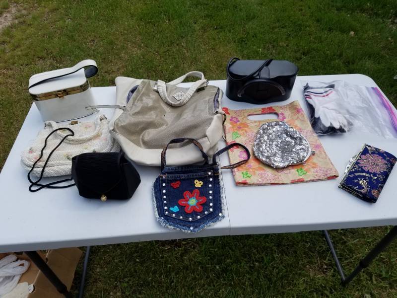 lot 79 image: 9 Various hand bags or purses