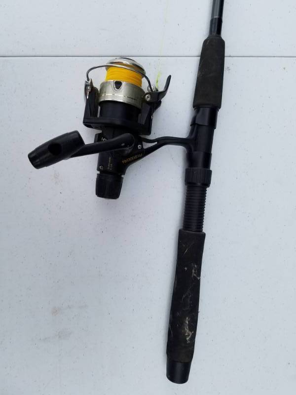 lot 106 image: Shimano 2000 Fishing Rod