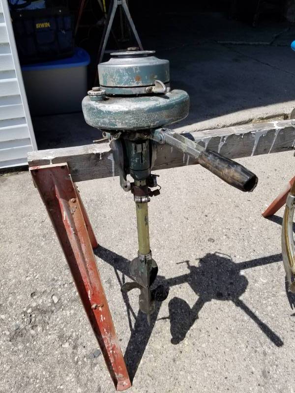 lot 122 image: Vintage Johnson Motors Outboard Boat Motor