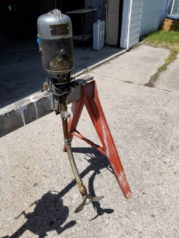 lot 123 image: Vintage LE JAY  Manufacturing Company Minneapolis Minnesota Electric Trolling Motor