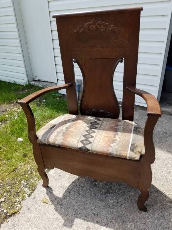 lot 130 image: Deacons Bench