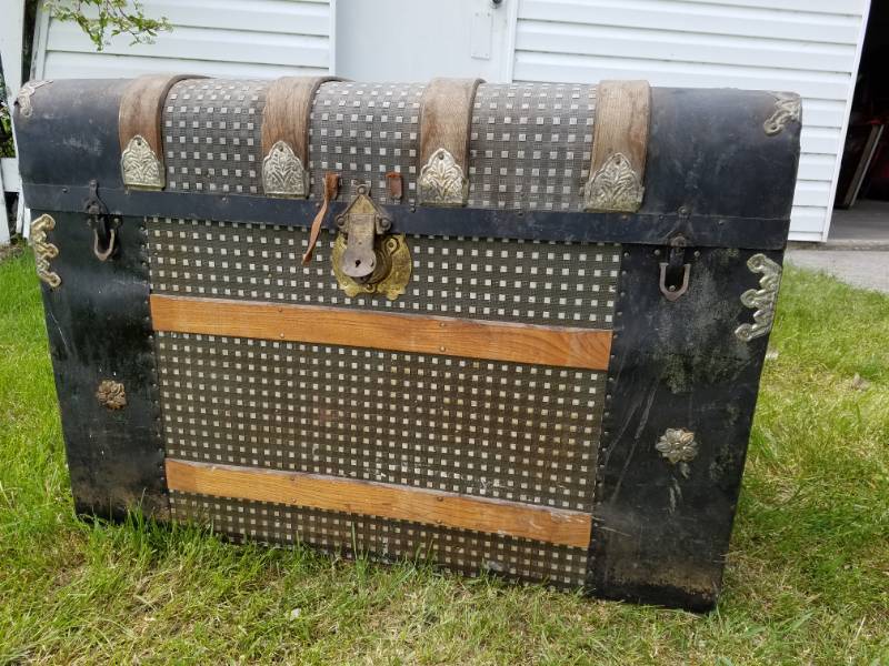 lot 138 image: Large Immigrant Trunk