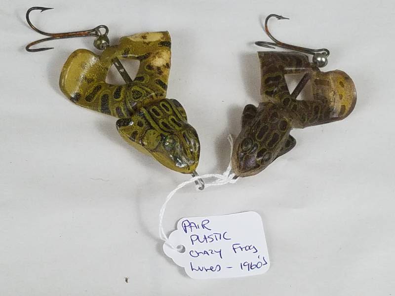 lot 195 image: Pair of crazy legs frog 1960s Vintage Fishing Lure