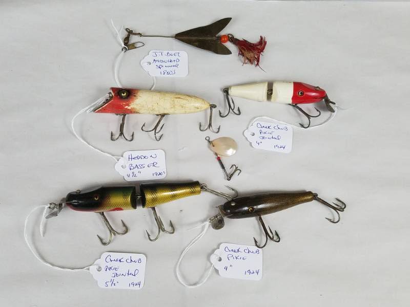 lot 212 image: Mix lot of vintage fishing lures