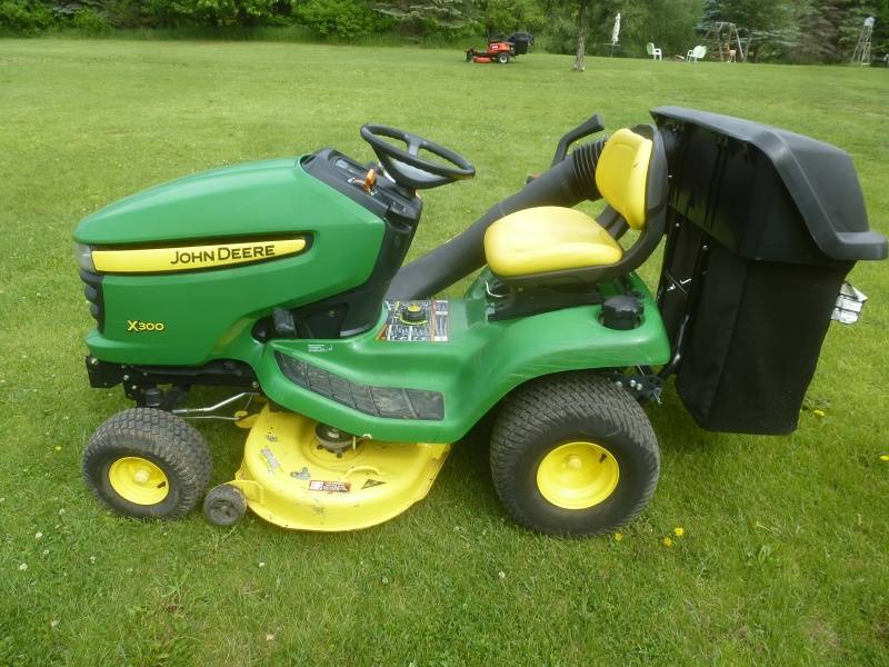 John Deere X300 Lawn Tractor