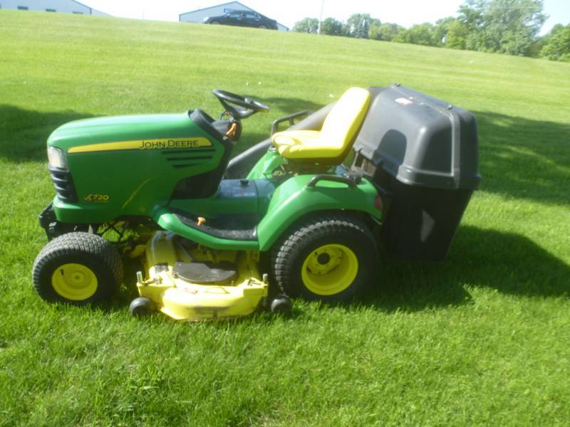 John Deere X720 Ultimate Tractor