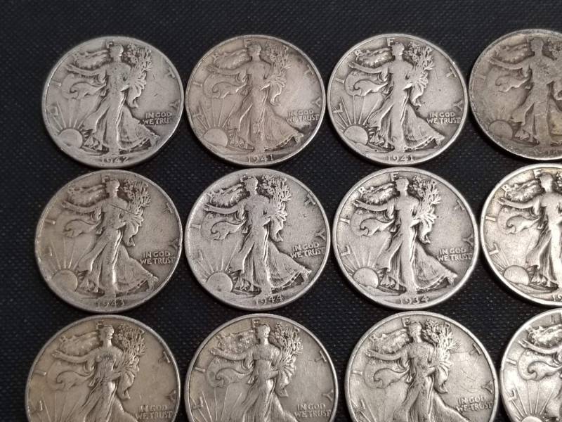 GROUP OF 20 WALKING LIBERTY SILVER HALF DOLLARS