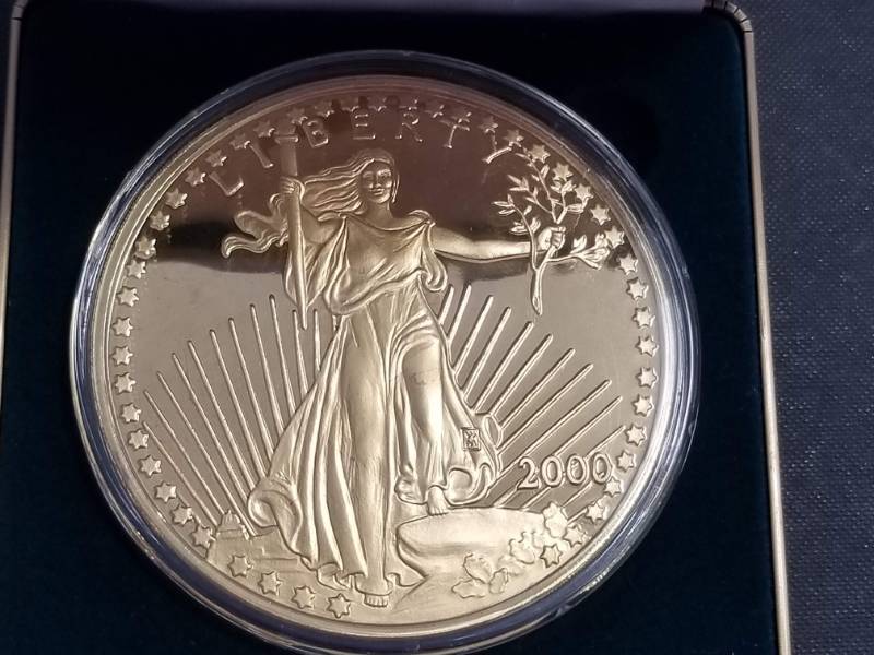 8 TROY OZ. .999 FINE SILVER SAINT GAUDENS DESIGN GOLD PLATED ROUND IN AIRTITE