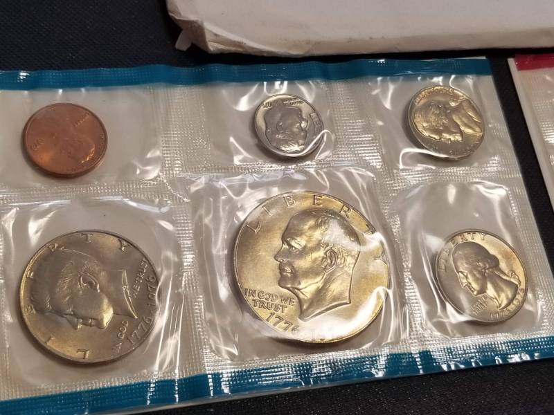 1975 P & D US MINT SET (12 COINS)