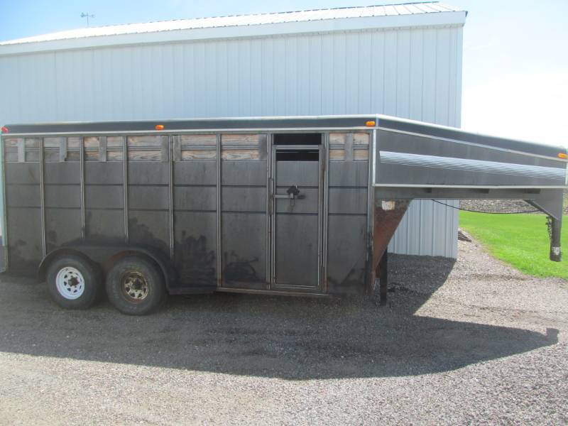 Gooseneck Livestock Trailer