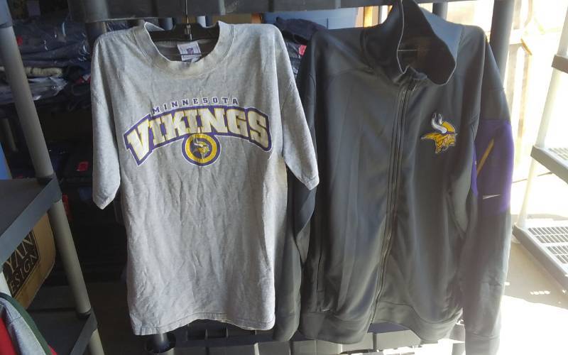 MN Vikings Mens Fri-Fit Jacket Size L, T-Shirt Size M ()