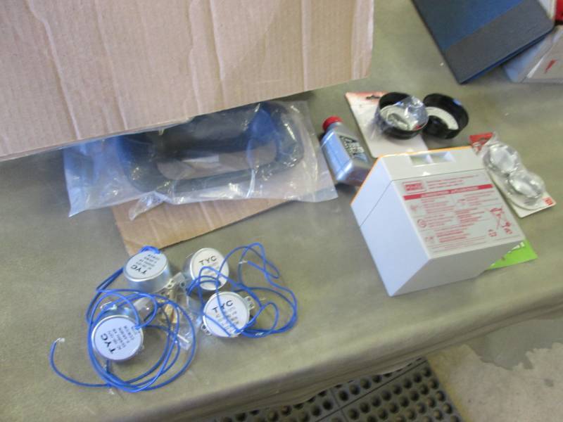 lot 62 image: Power Wheels 12 V Battery, Filter W...