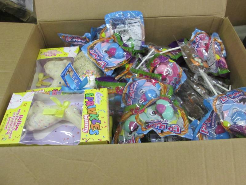 lot 146 image: Box of Easter Candy Items...