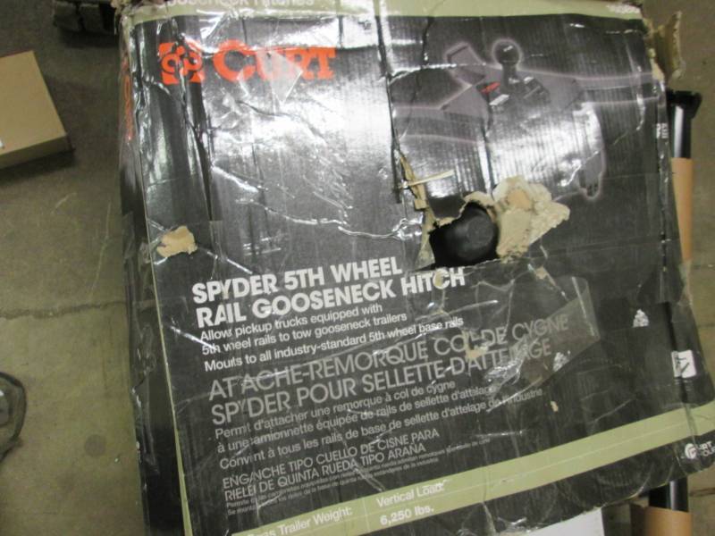 lot 173 image: CURT 16085 Spyder 5th Wheel to Goos...