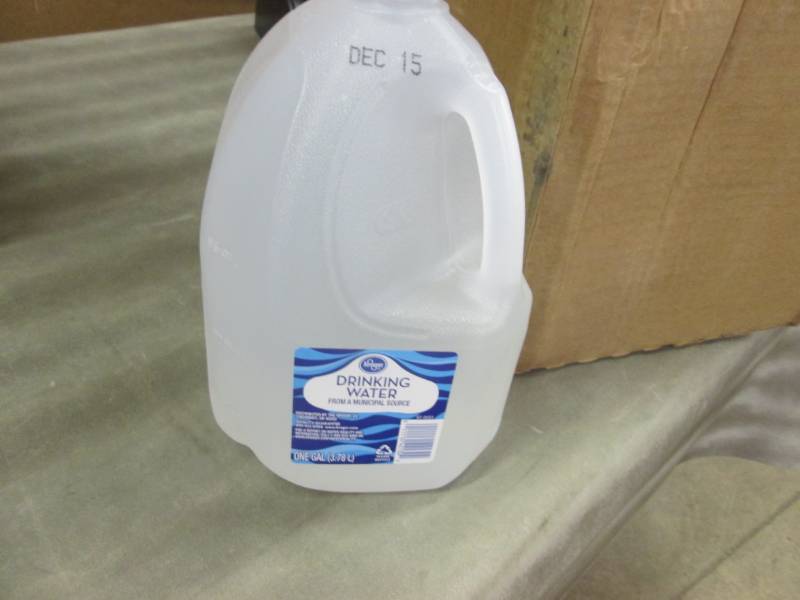 lot 207 image: 3 Cases of 4 Gallons Kroger Drinkin...