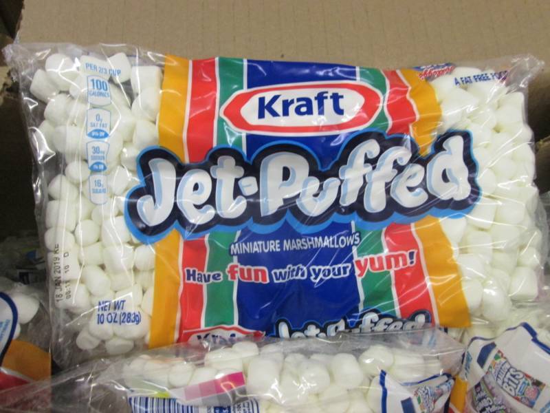 lot 231 image: Case of 18-10 oz bags Kraft Jet Puf...