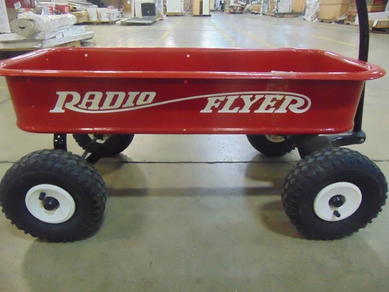 lot 30 image: Radio Flyer Classic Red Wagon 18