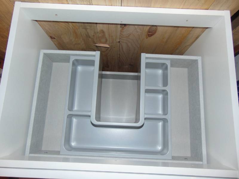 lot 89 image: Eviva Vitta 24 in. W x 18 in. D x 34 in. H Vanity Cabinet - White EVVN23-24WH-Vitale
