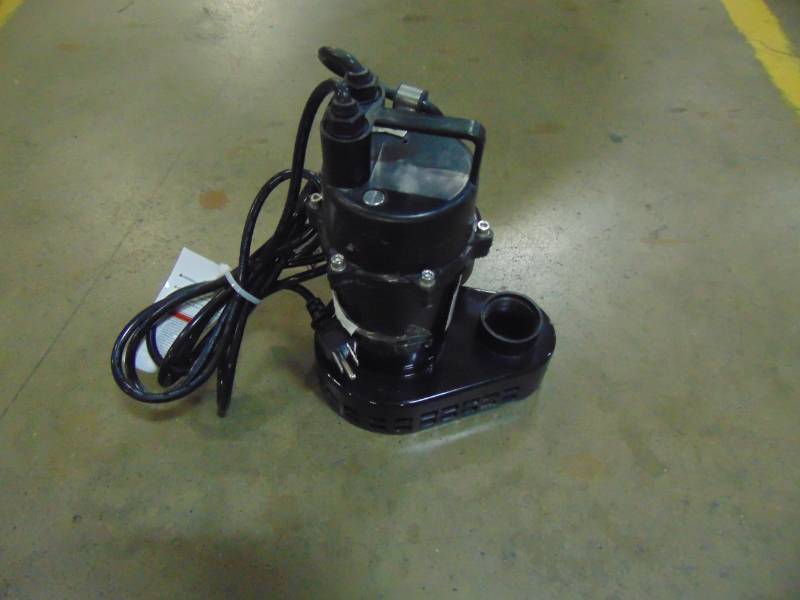lot 92 image: Utilitech 0.5-HPAluminum Submersible Sump Pump 148011