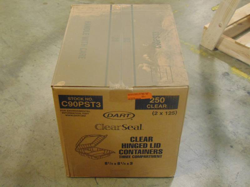 lot 133 image: Dart Clearseal Hinged-lid Plastic Containers, 8 14 X 3 X 8 14, Clear-250 pack DCCC90PST3