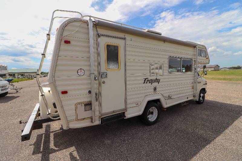 lot 2 image: 1979 Trophy Class C 24-25 Motorhome NO RESERVE