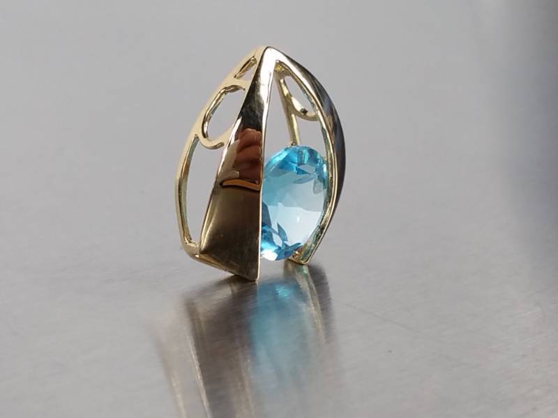 Gorgeous Blue Topaz Solitaire in a 14k Yellow Gold Designer Styled Estate Pendant
