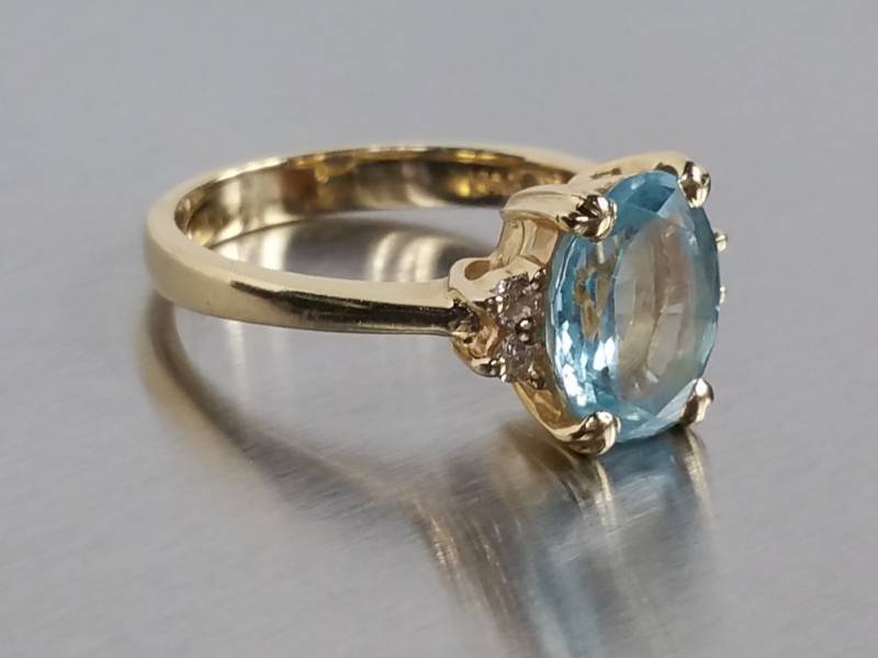 Beautiful Aqua and Diamond Estate Ring in 14k Solid Yellow Gold
