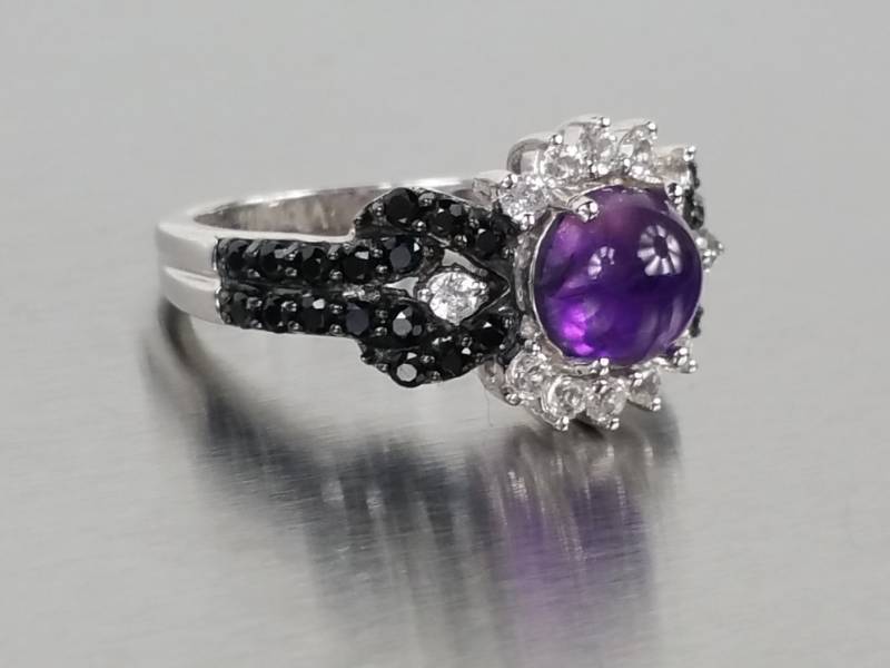 Ladies Cabochon Amethyst Estate Ring in Sterling Silver