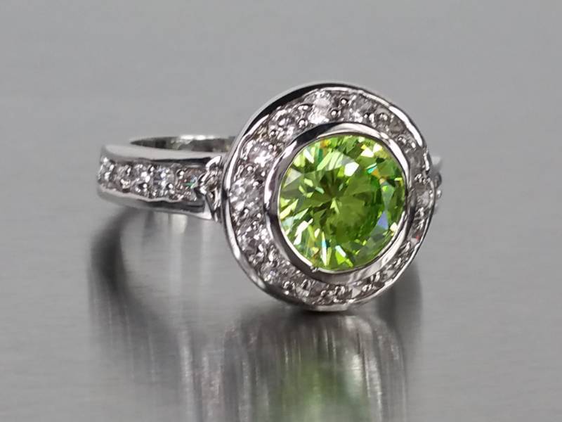 Shimmering Green Ladies Estate Ring