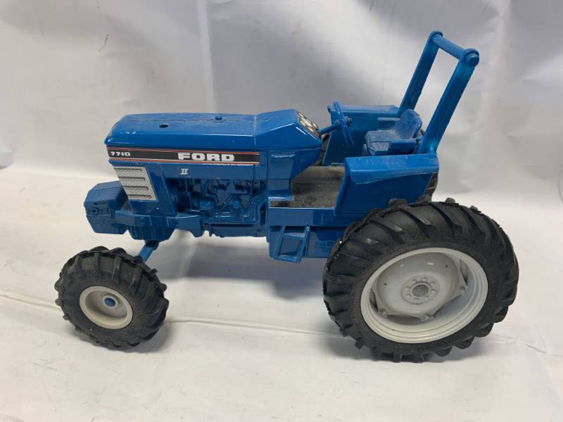 Vintage ERTL 7710 Ford Tractor