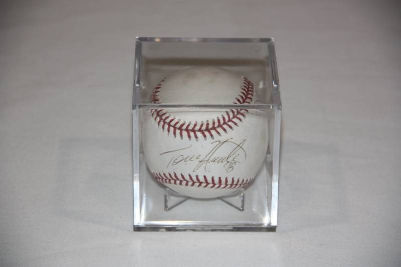 lot 7 image: Torii Hunter Minnesota Twins Single Signed Auto Baseball (JSA COA)