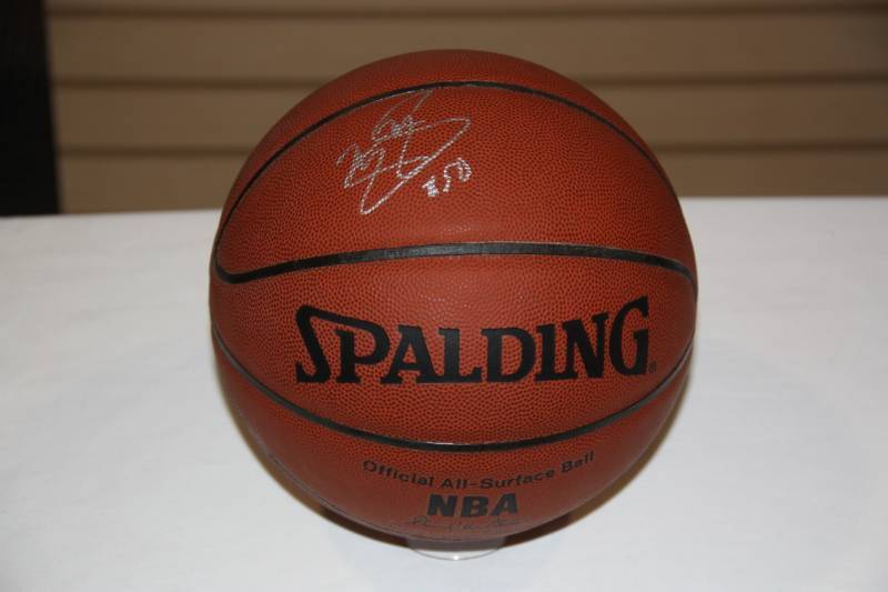 lot 36 image: Mike Miller Minnesota Timberwolves Single Signed Basketball Auto